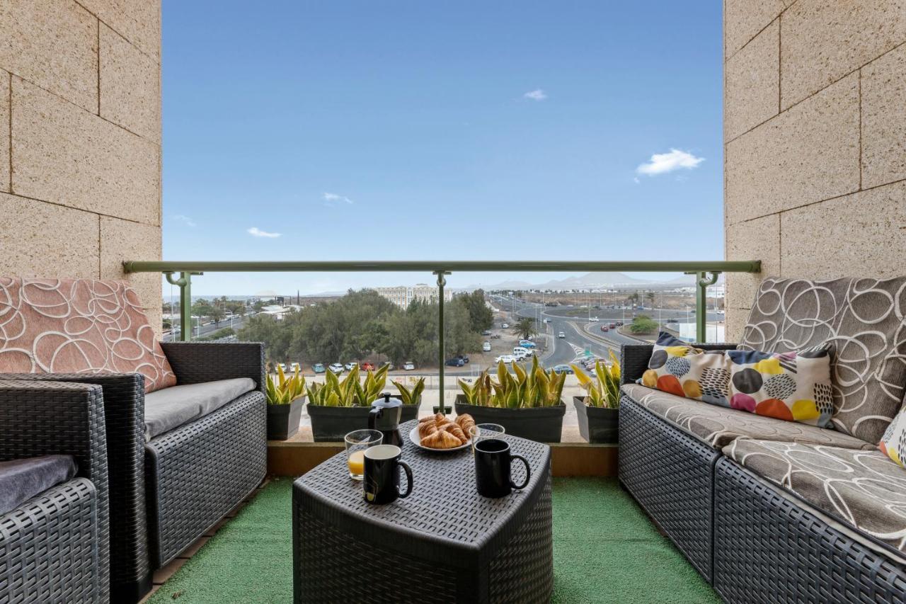 Home2Book Wanderlust Apt Arrecife Beach, Terrace Bagian luar foto
